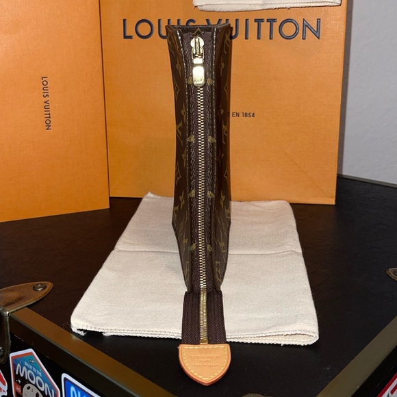 Louis Vuitton Poche Toilette - Picture 8 of 8
